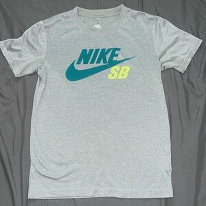 Boys Medium Nike Tee Shirt